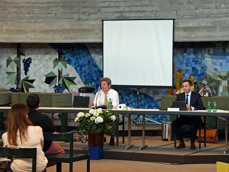 Alterspräsident Pius Breitenmoser eröffnet die Synode