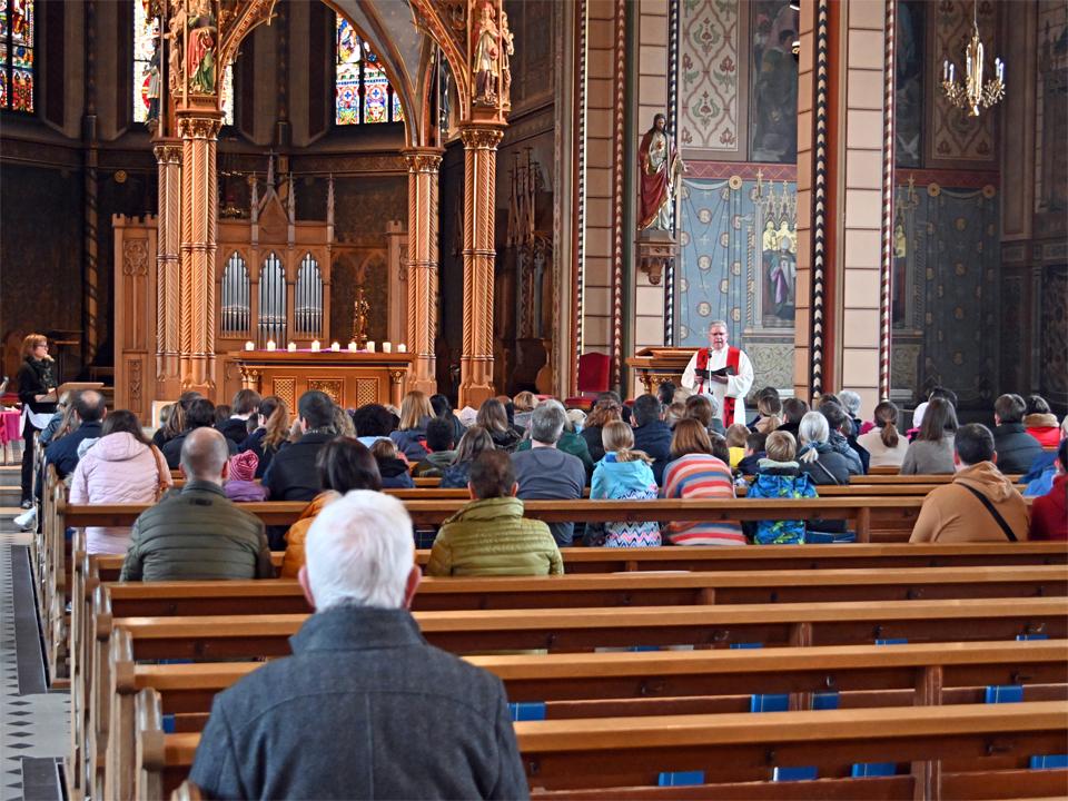 06-Familien-Kreuzweg