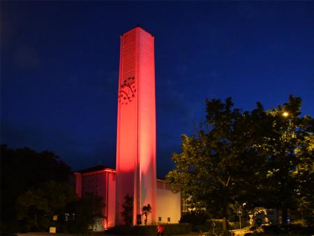 Night of Light: St. Peter und St. Johann im roten Licht