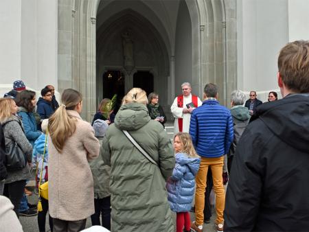 04-Familien-Kreuzweg