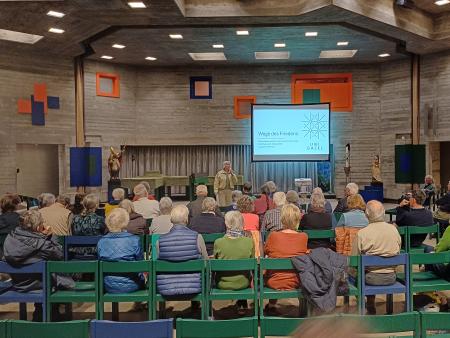 Krieg zwischen Kirche und Pazifismus