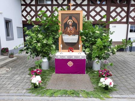 Eucharistiefeier zu Fronleichnam mit Prozession