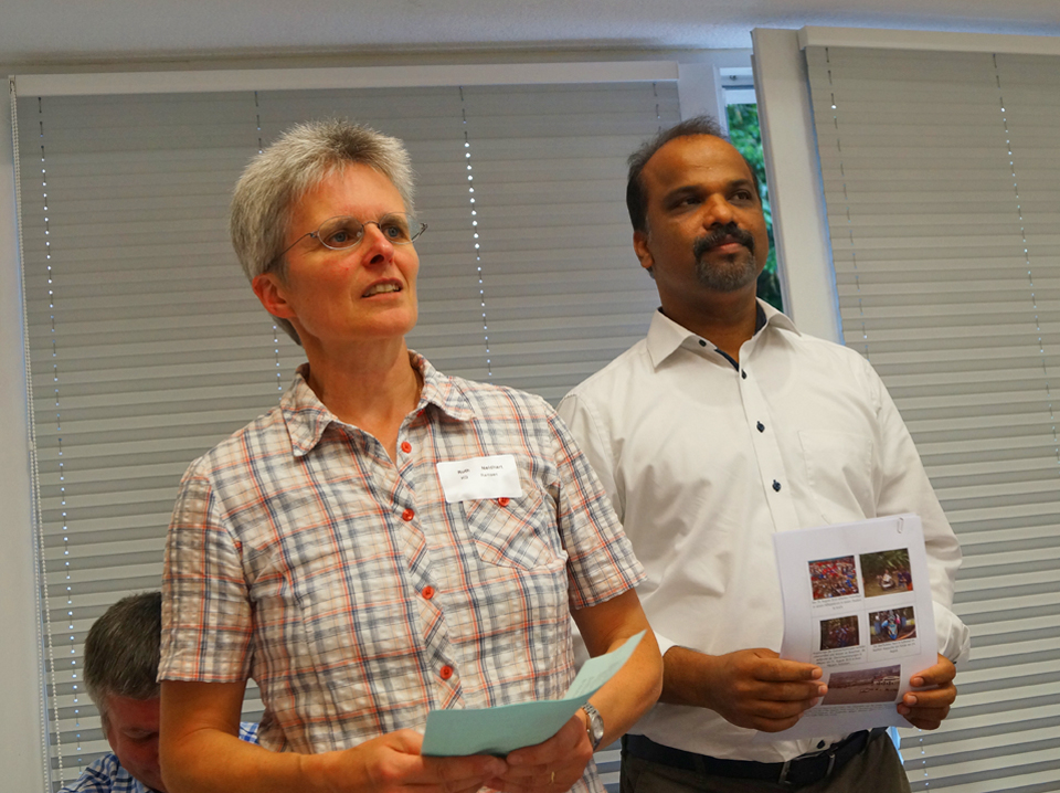Ruth Neidhart und Pfarrer Johannes Mathew 