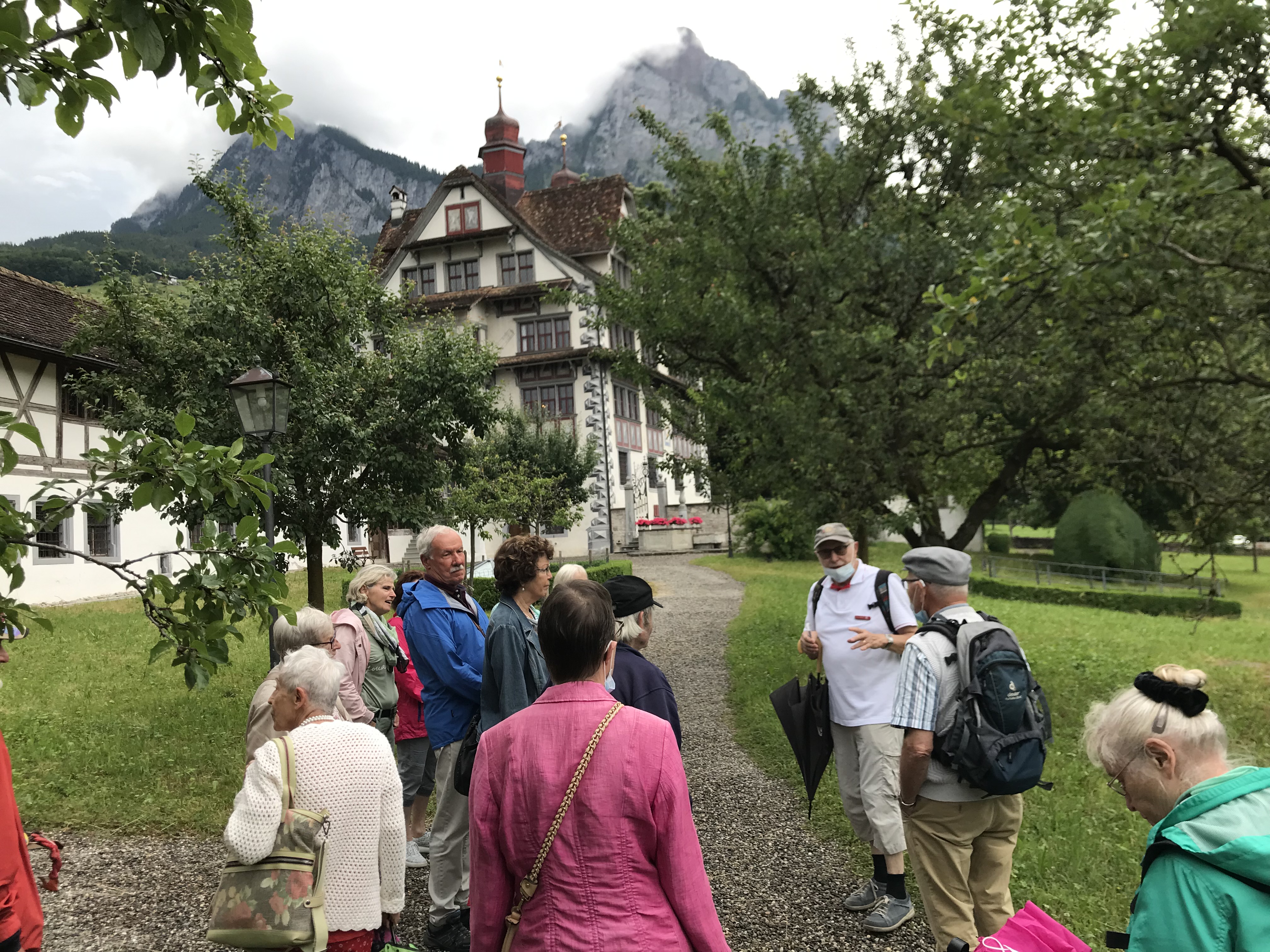 Vor dem Von-Reding-Haus